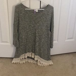 Alya sweater top, Size M, color cream and sage green